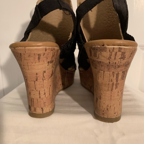 American Eagle beautiful black lace wedge sandals size 10 - Picture 3 of 3